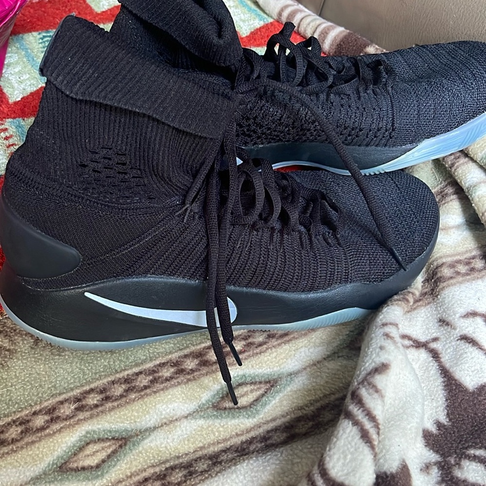 Nike basketball shoe, sock top, good condition